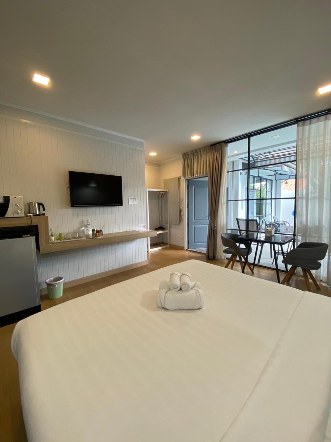 La Riva Boutique Hotel Kamphaeng Phet Exterior photo