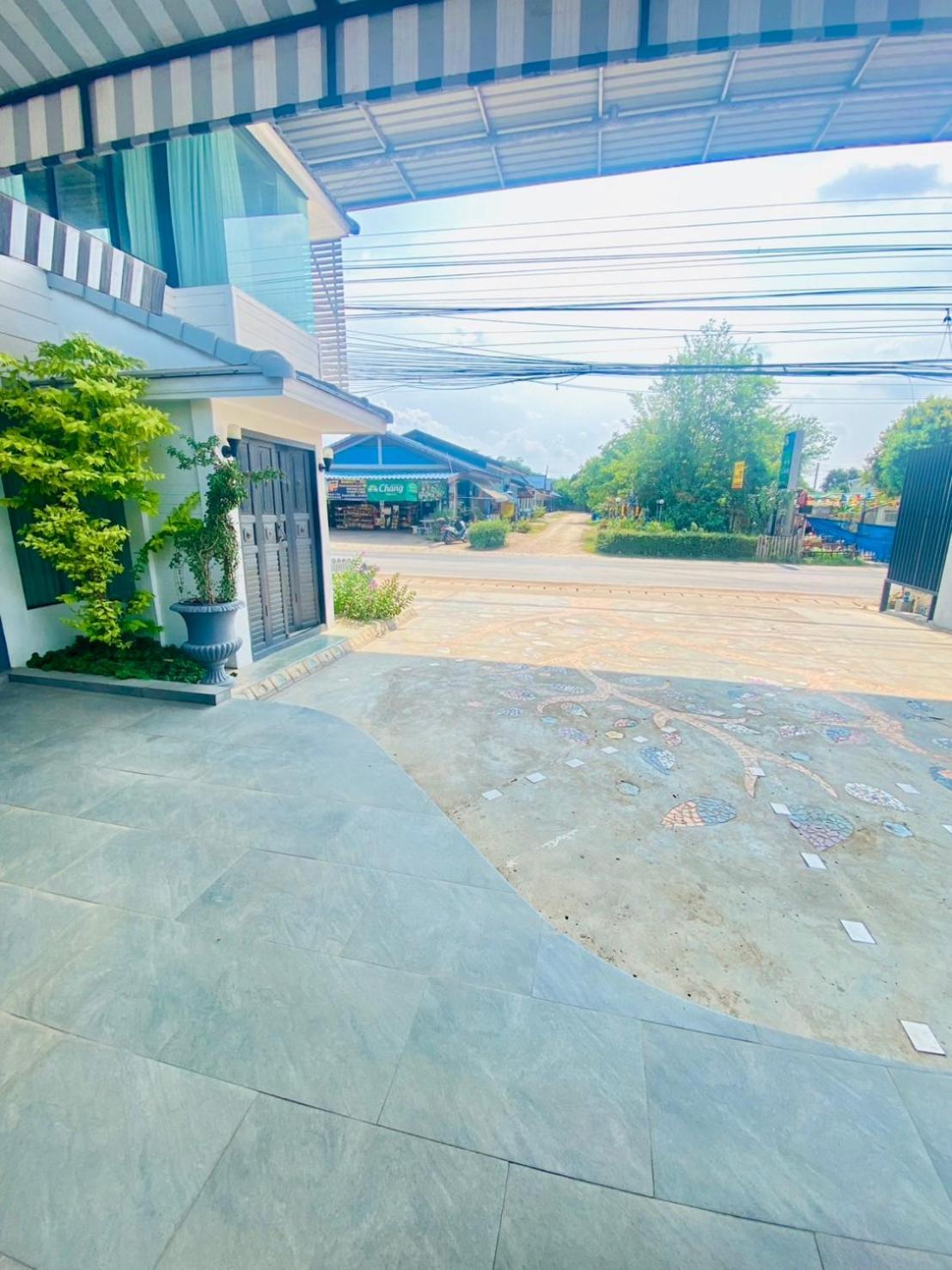 La Riva Boutique Hotel Kamphaeng Phet Exterior photo